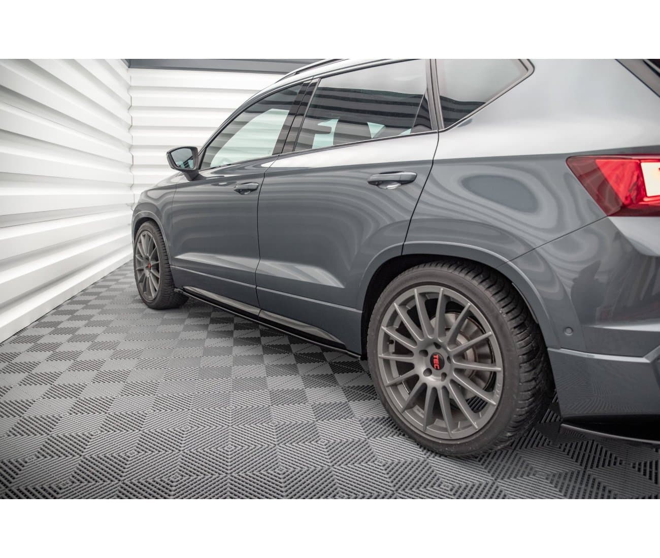 SEAT ATECA CUPRA - MAXTON DESIGN SEITENSCHWELLER ANSATZ – Bild 2