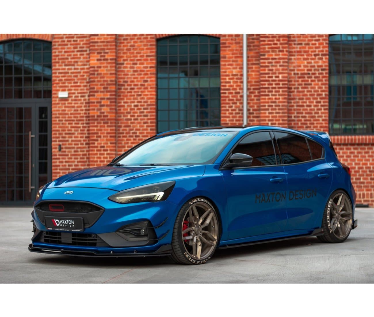 FORD FOCUS ST-LINE - MAXTON DESIGN SEITENSCHWELLER ANSATZ CUP LEISTEN