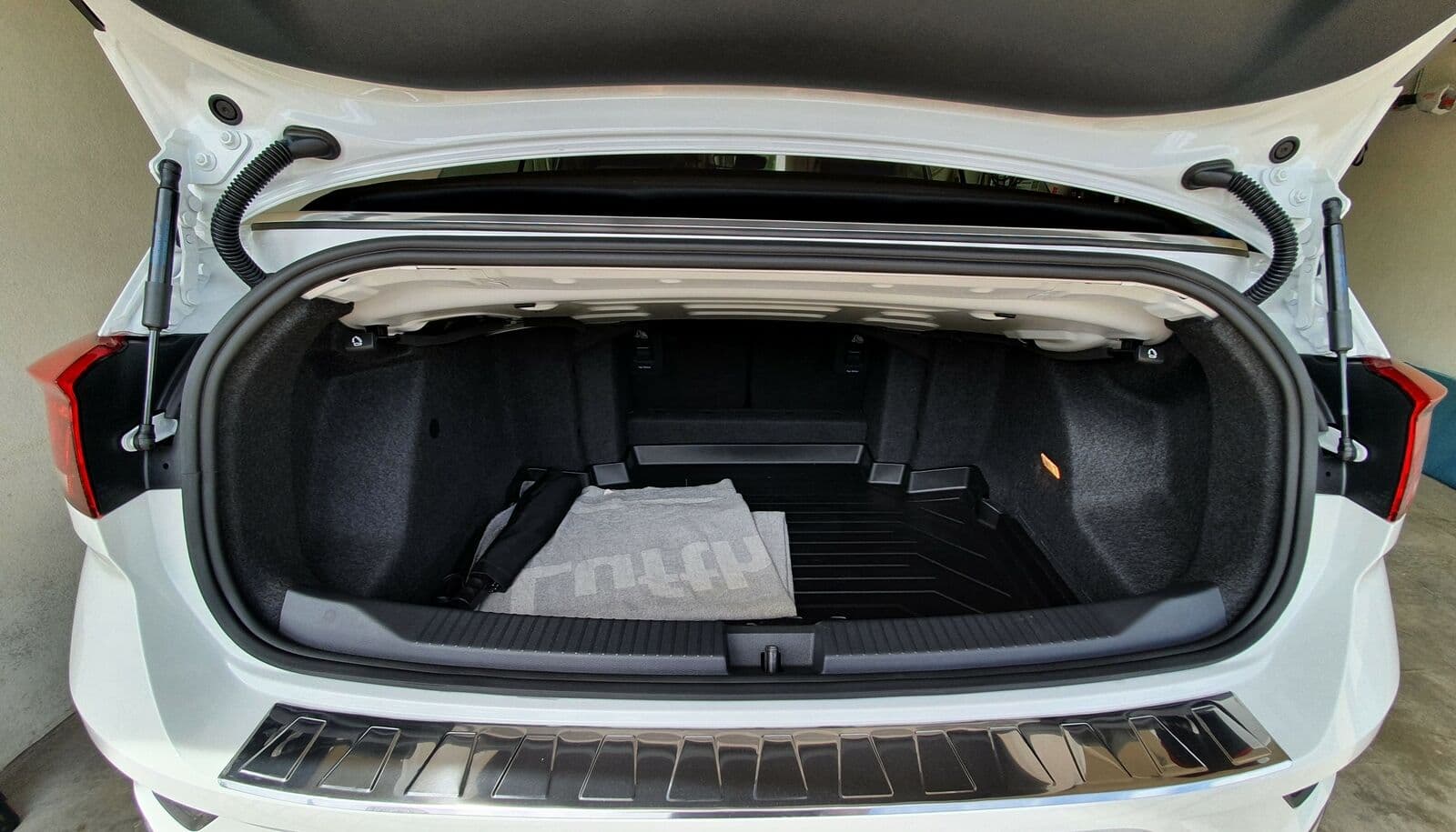 VW T-ROC - LADEKANTENSCHUTZ – Bild 4