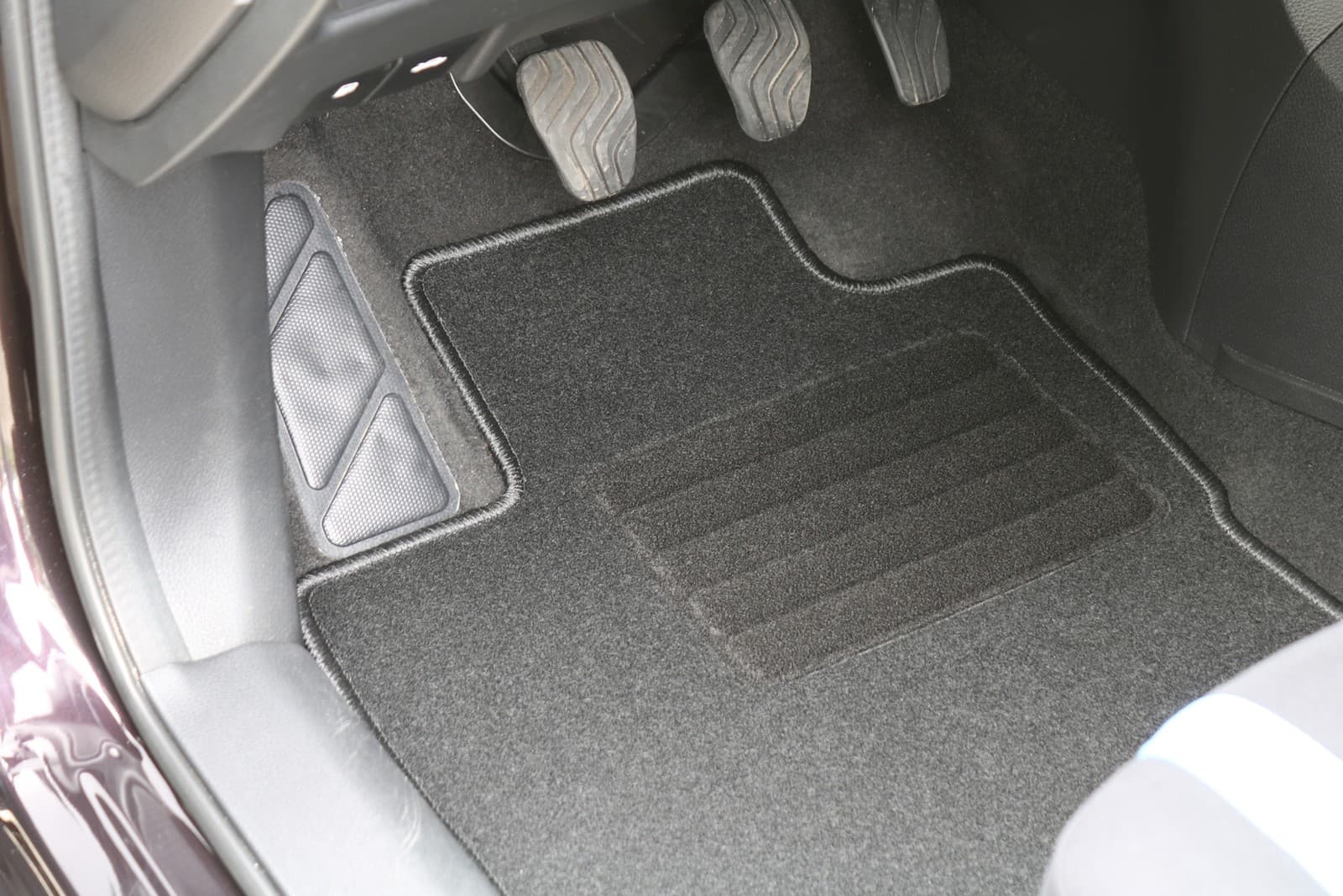 SKODA OCTAVIA - FUSSMATTE FAHRERSEITE (LINKS) – Bild 4