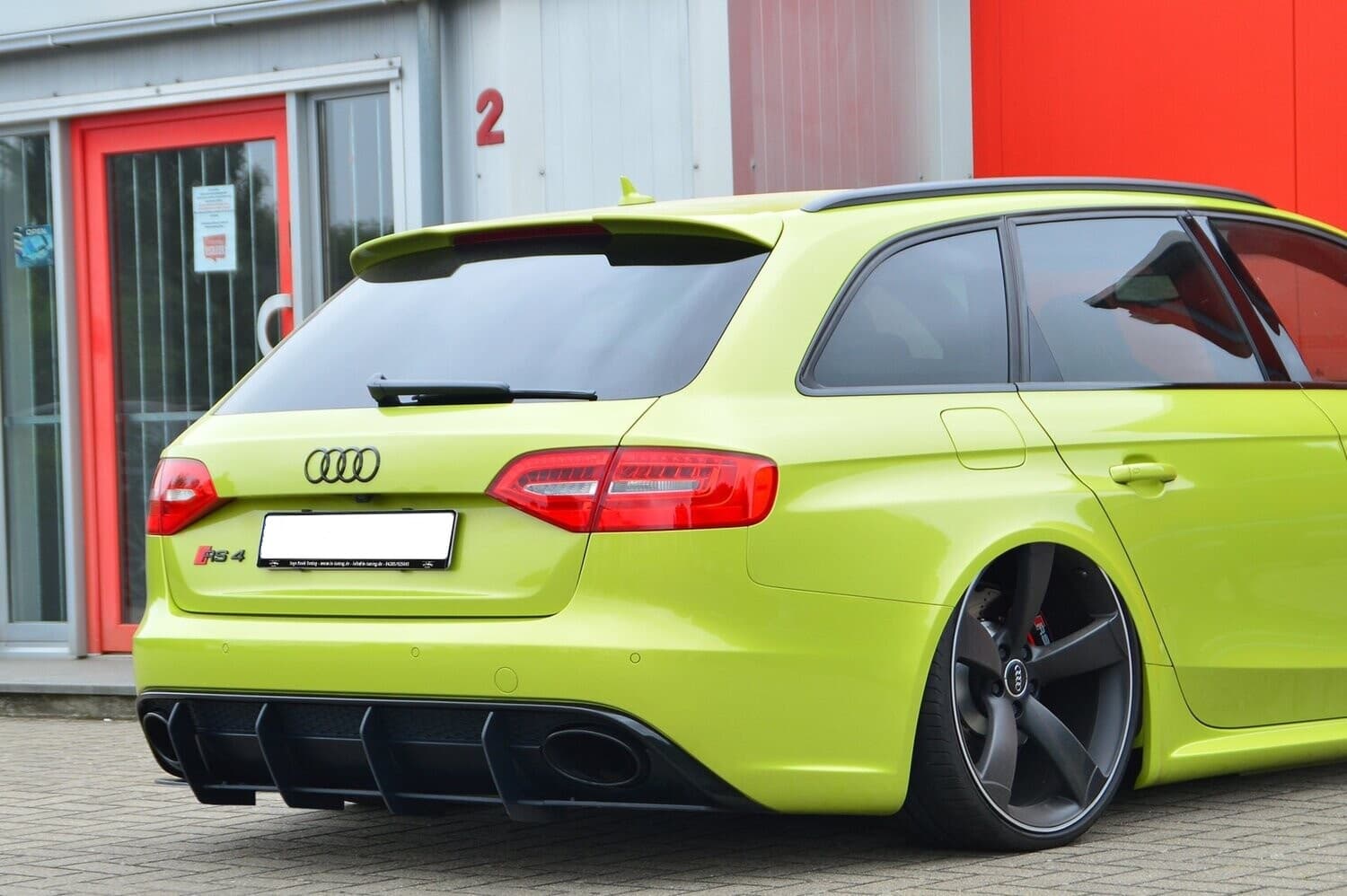 AUDI RS4 - INGO NOAK HECKDIFFUSOR ANSATZ MIT SEITENTEILEN – Bild 5