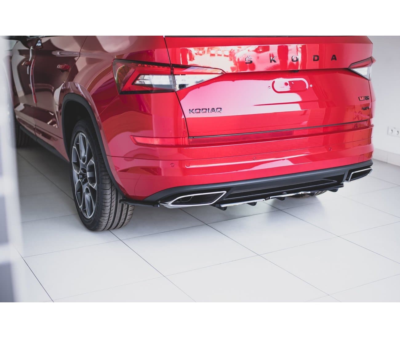 SKODA KODIAQ RS - MAXTON DESIGN HECK DIFFUSOR ANSATZ – Bild 4