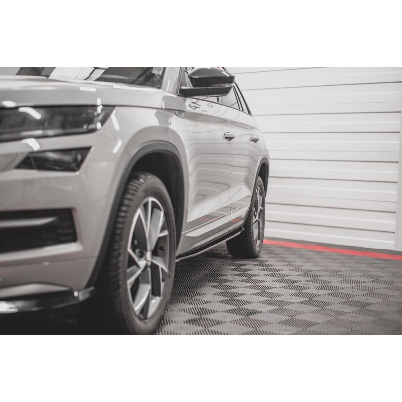 SKODA KODIAQ RS - MAXTON DESIGN SEITENSCHWELLER ANSATZ – Bild 4