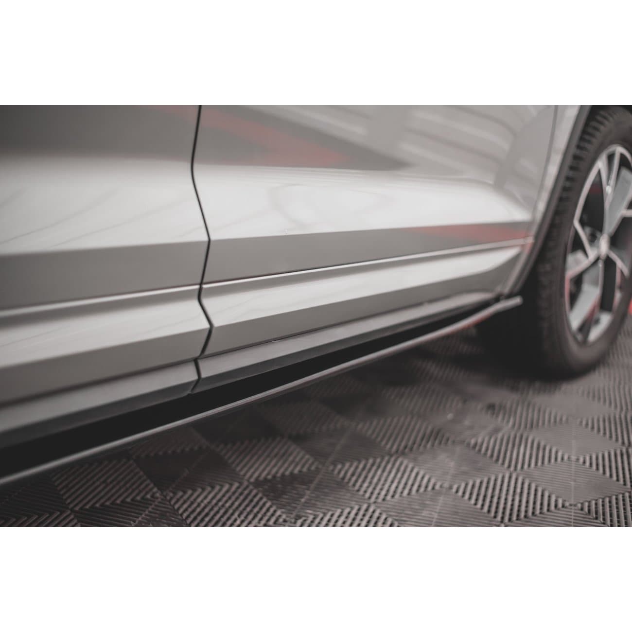 SKODA KODIAQ RS - MAXTON DESIGN SEITENSCHWELLER ANSATZ – Bild 5