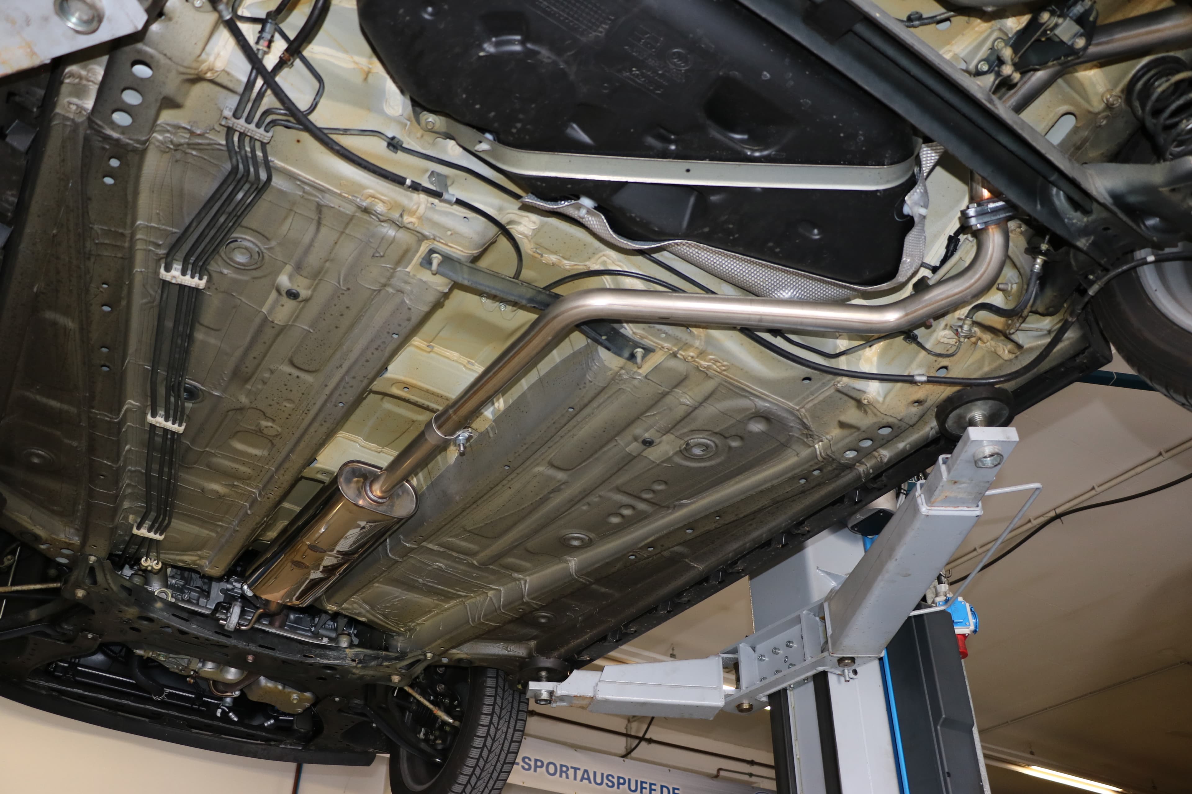 SUZUKI IGNIS - FOX VORSCHALLDÄMPFER – Bild 3