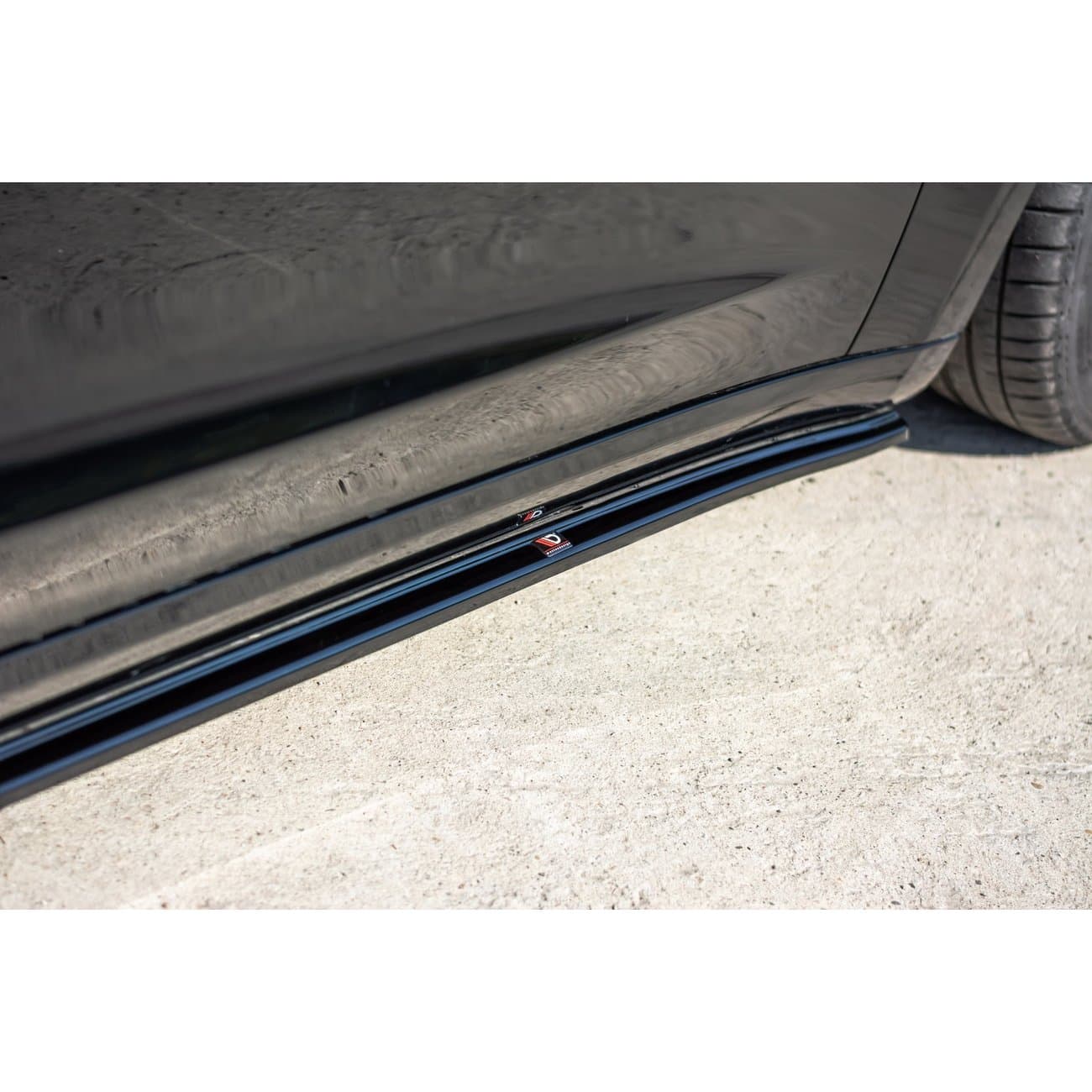 TESLA MODEL 3 - MAXTON DESIGN SEITENSCHWELLER ANSATZ – Bild 4
