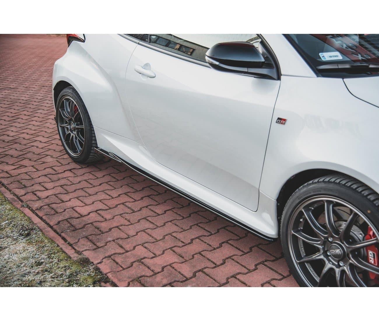 TOYOTA GR YARIS -04.2024 - MAXTON DESIGN SEITENSCHWELLER ANSATZ CUP LEISTEN V.1 – Bild 2