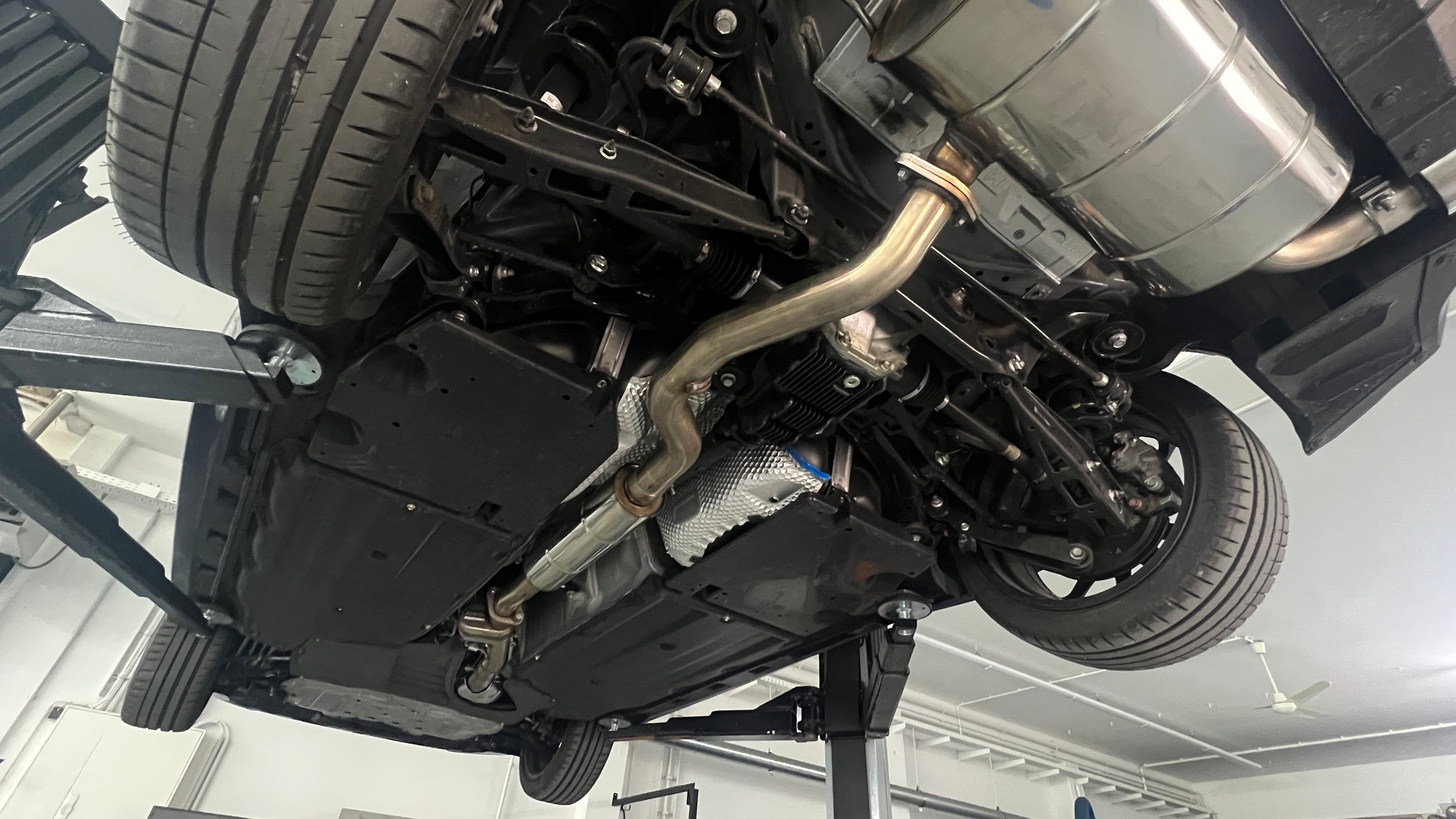 TOYOTA GR86 - FOX VORSCHALLDÄMPFER – Bild 3