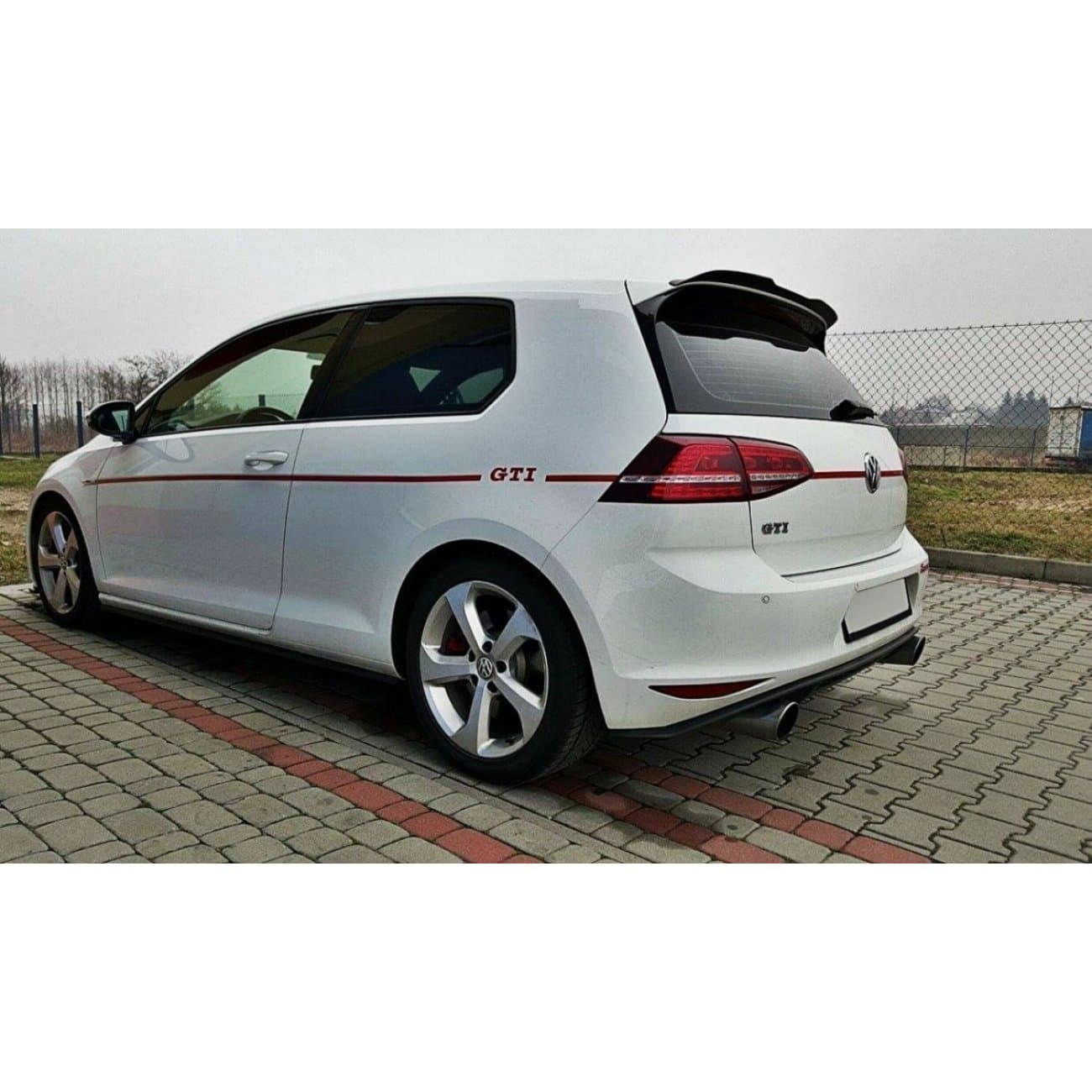 VW GOLF 7.5 R - MAXTON DESIGN DACHSPOILER LIPPE ANSATZ – Bild 4