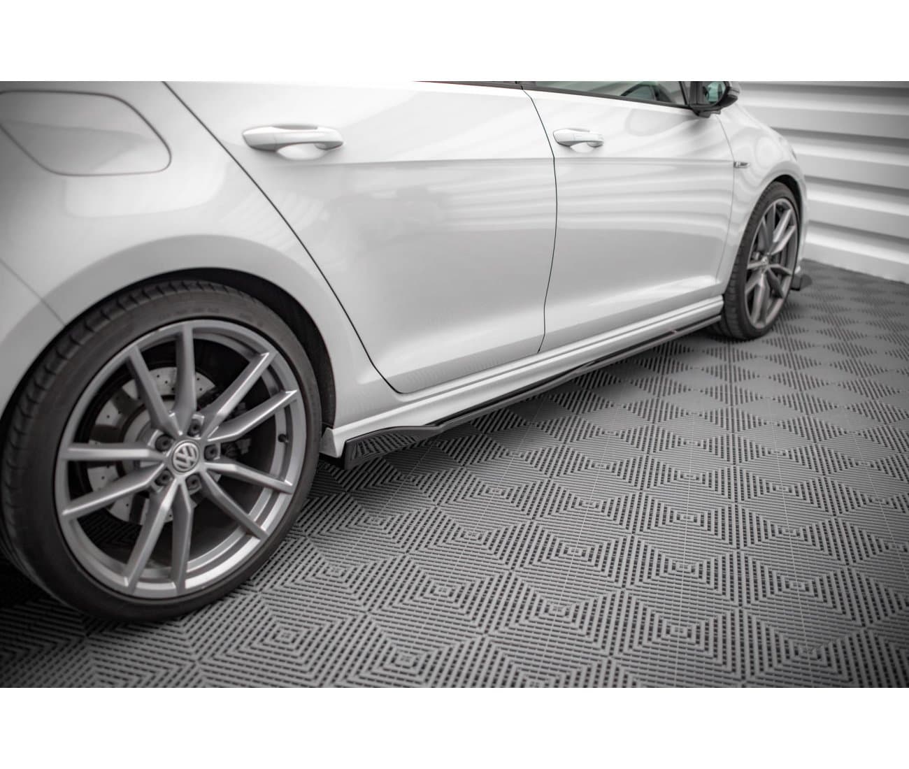 VW GOLF 7 R - MAXTON DESIGN SEITENSCHWELLER ANSATZ – Bild 2