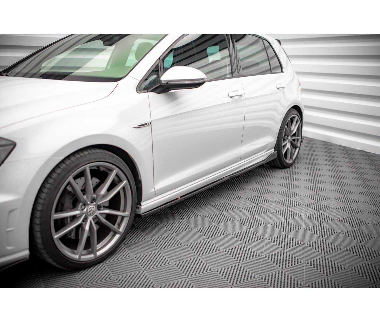 VW GOLF 7 R - MAXTON DESIGN SEITENSCHWELLER ANSATZ – Bild 3