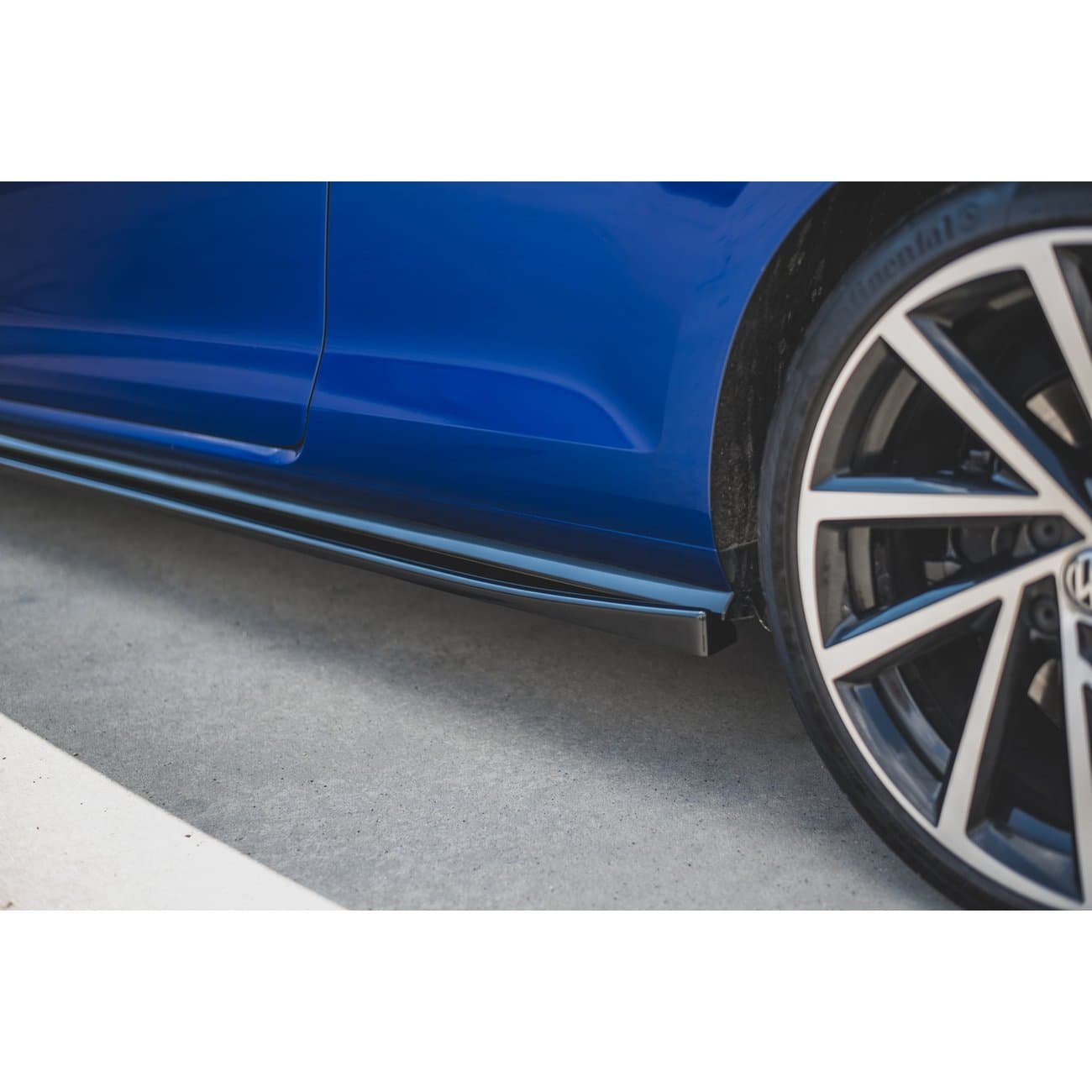VW GOLF 7.5 R-LINE - MAXTON DESIGN SEITENSCHWELLER ANSATZ SCHWARZ GLANZ – Bild 5