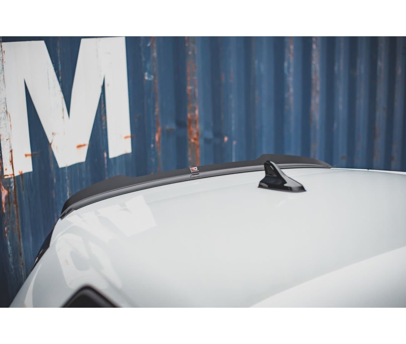 VW GOLF 8 GTI - MAXTON DESIGN DACHSPOILER LIPPE ANSATZ – Bild 3