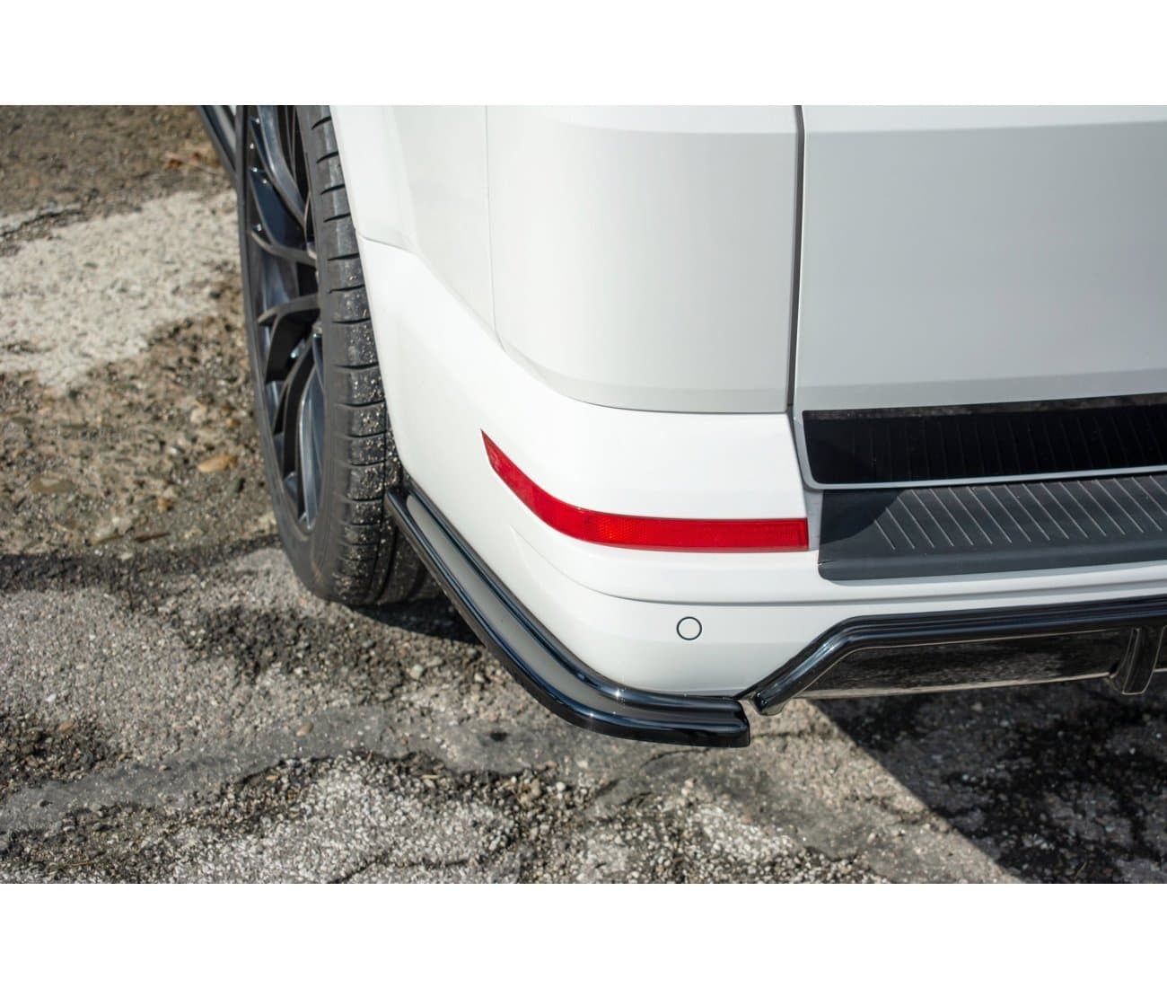 VW T6.1 - MAXTON DESIGN HECK ANSATZ SIDE FLAPS – Bild 2