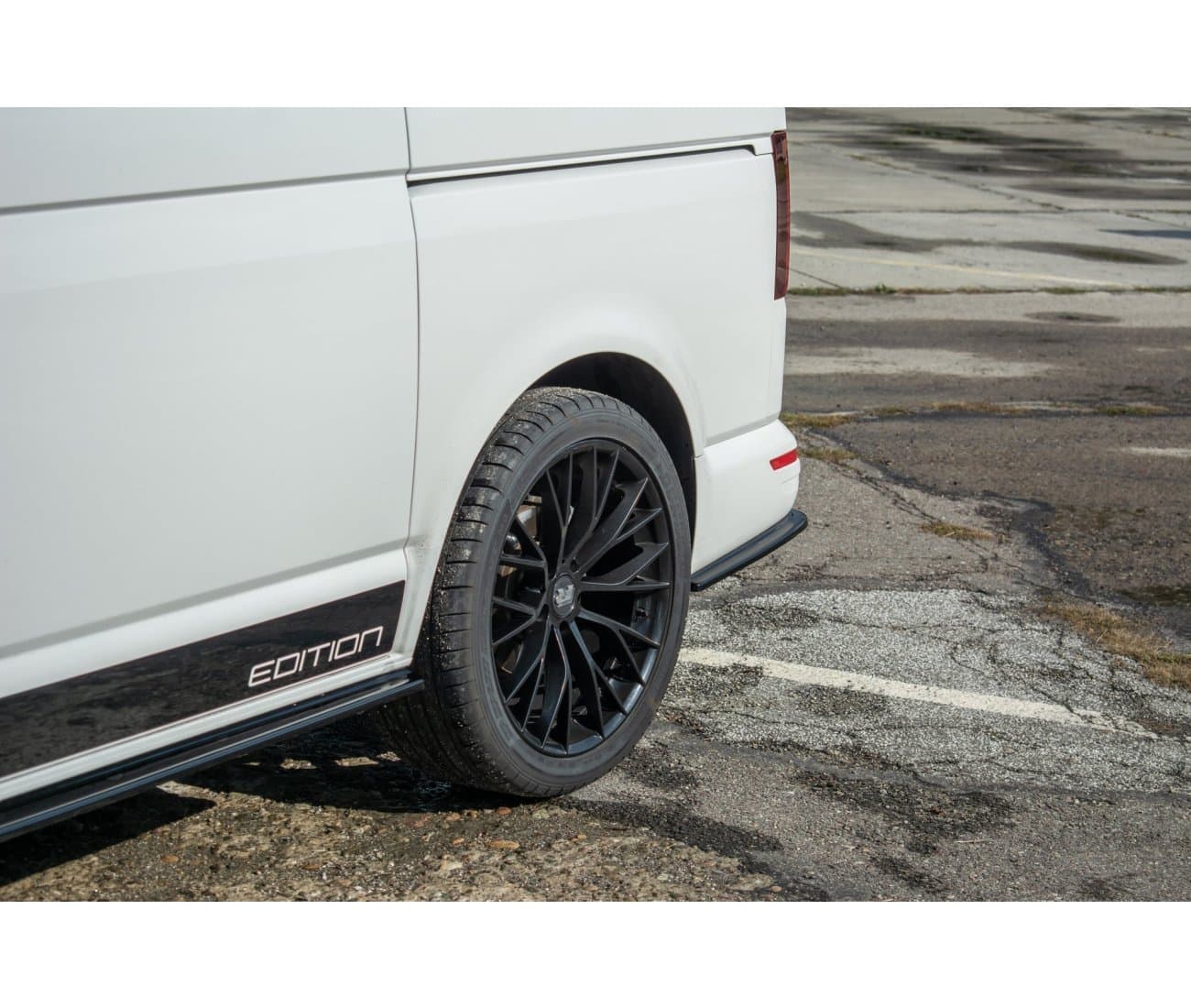 VW T6.1 - MAXTON DESIGN HECK ANSATZ SIDE FLAPS – Bild 3