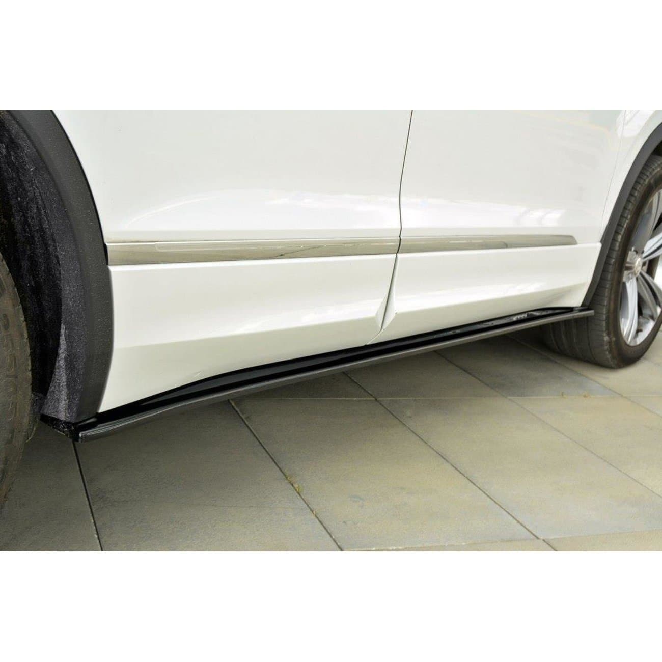 VW TIGUAN R-LINE - MAXTON DESIGN RACING SEITENSCHWELLER ANSATZ – Bild 2