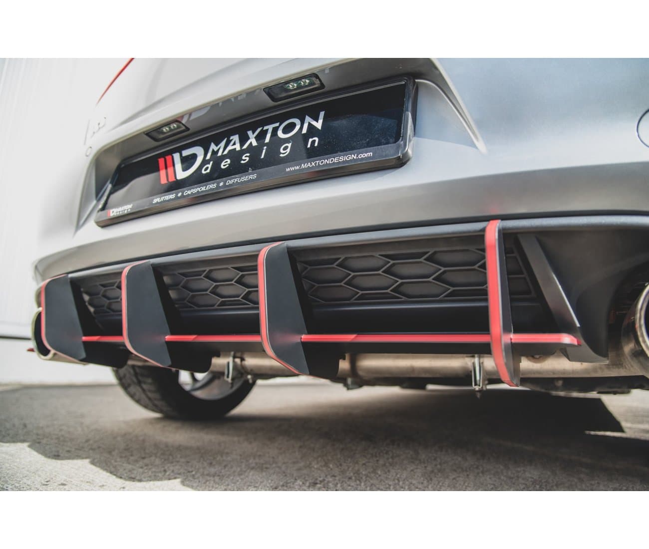 VW GOLF 7 GTI - MAXTON DESIGN HECK ANSATZ DIFFUSOR V.2 – Bild 4