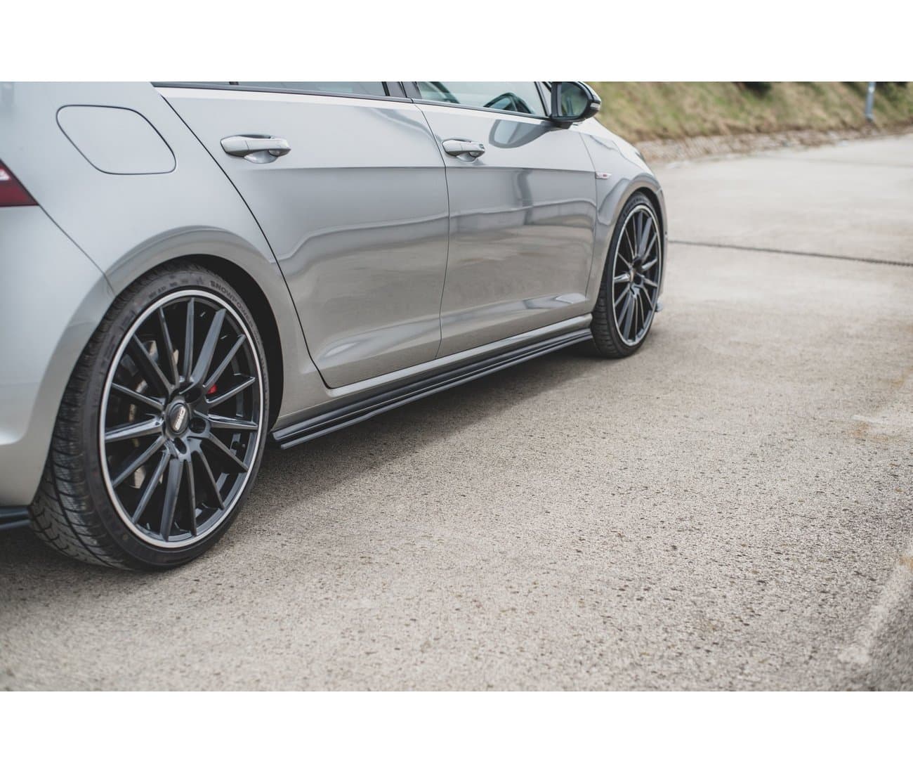 VW GOLF 7 GTI - MAXTON DESIGN SEITENSCHWELLER ANSATZ – Bild 3