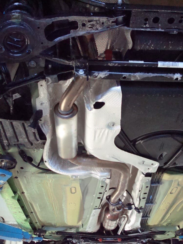FORD FOCUS RS - VORSCHALLDÄMPFER – Bild 2