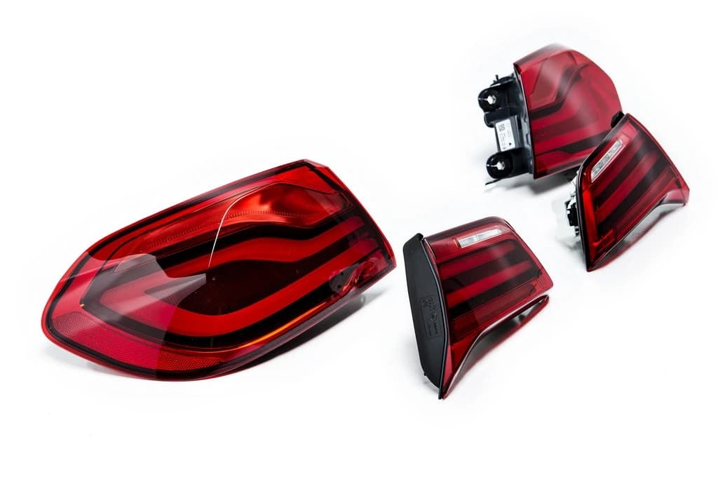BMW M4 - BLACKLINE LIGHTBAR RÜCKLEUCHTEN