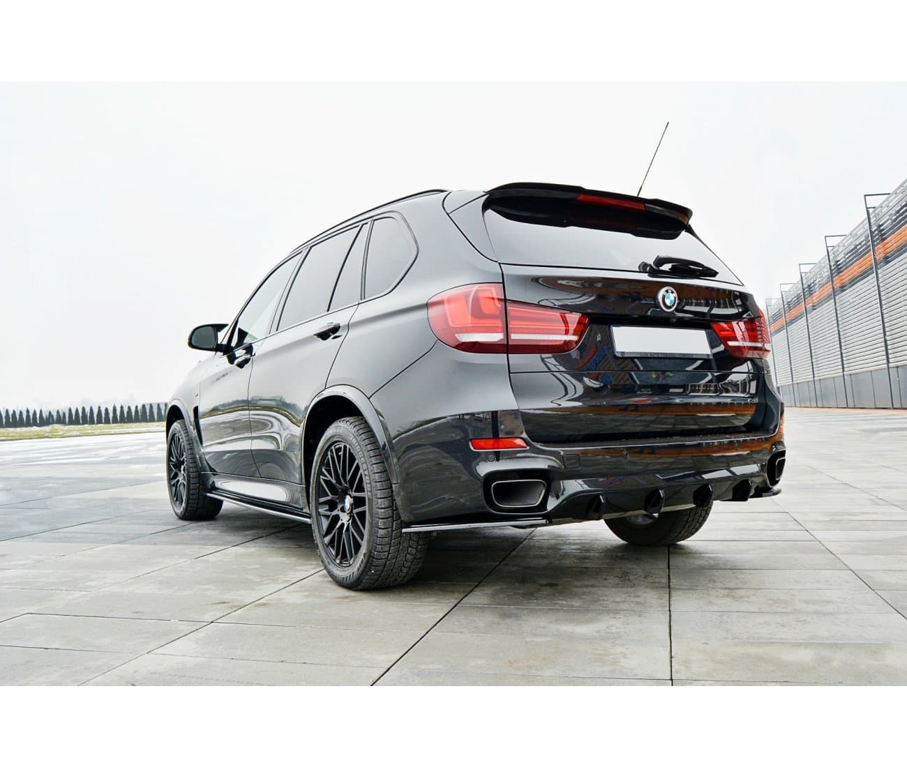 BMW X5 M50d - MAXTON DESIGN SEITENSCHWELLER ANSATZ CUP LEISTEN V.1