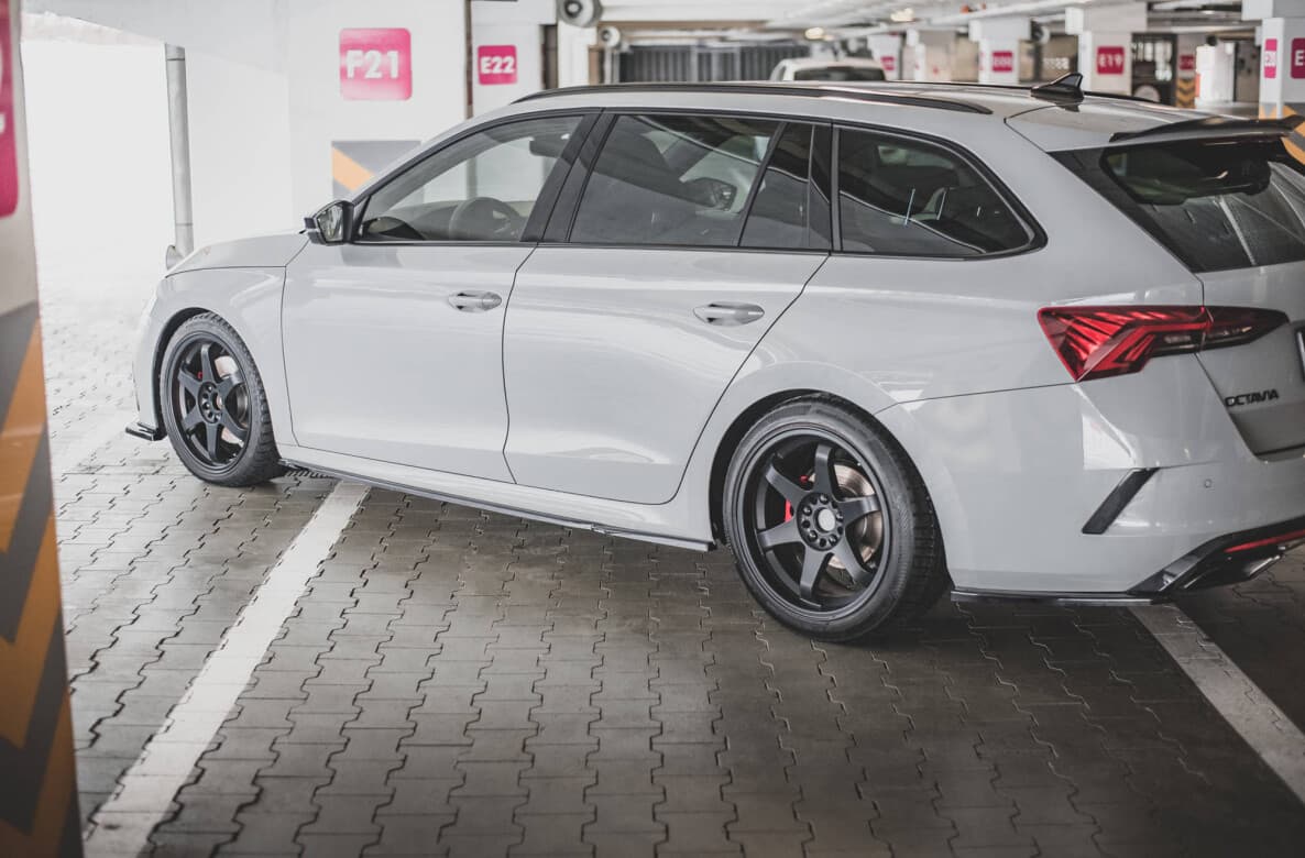 SKODA OCTAVIA RS - MAXTON DESIGN SEITENSCHWELLER CUP LEISTEN – Maxton Design